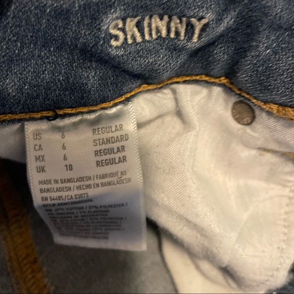 AEO Skinny Jeans, Size 6. Excellent condition. CLOSET CLEAN OUT - Picture 4 of 5